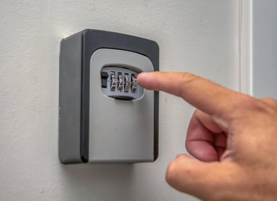 A Estrenar! Apartamento Con Pileta Zona Aeropuerto Wifi 200Mg Асунсьйон Екстер'єр фото